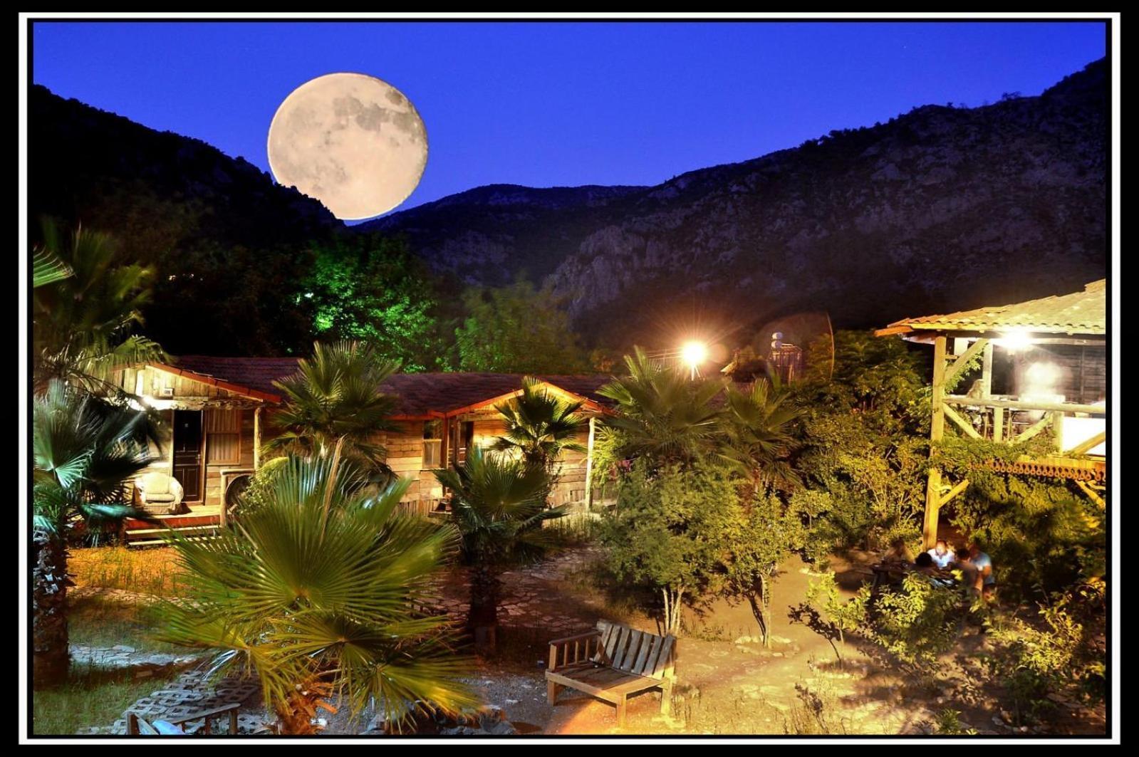 אכסניה Kadir's Family House